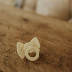 Binky Bow Silikon 0-6 m - Oat White